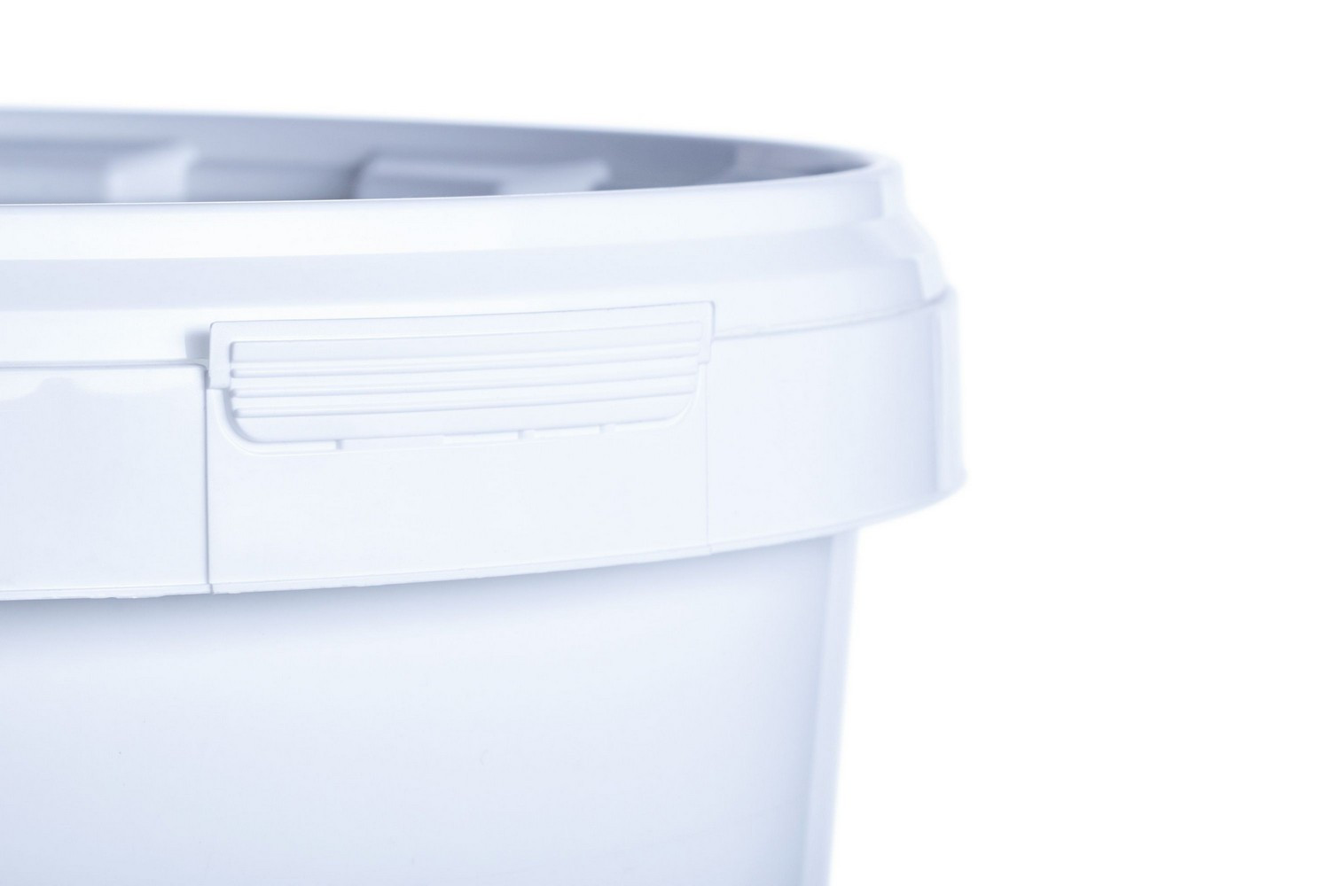 Round white coloured large buckets with lids with handles metallic or plastic 11,2 L Europe